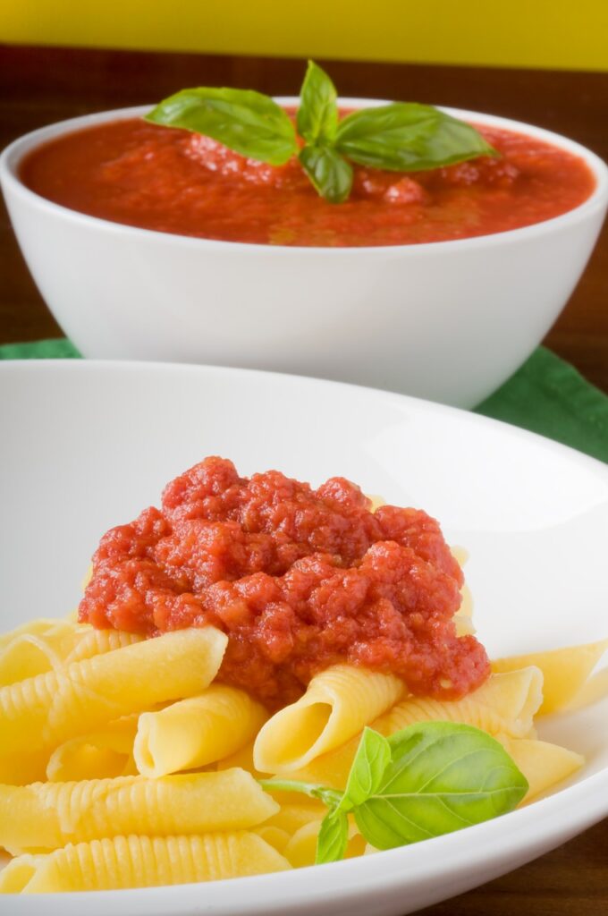 pasta, tomato, basil-2281208.jpg